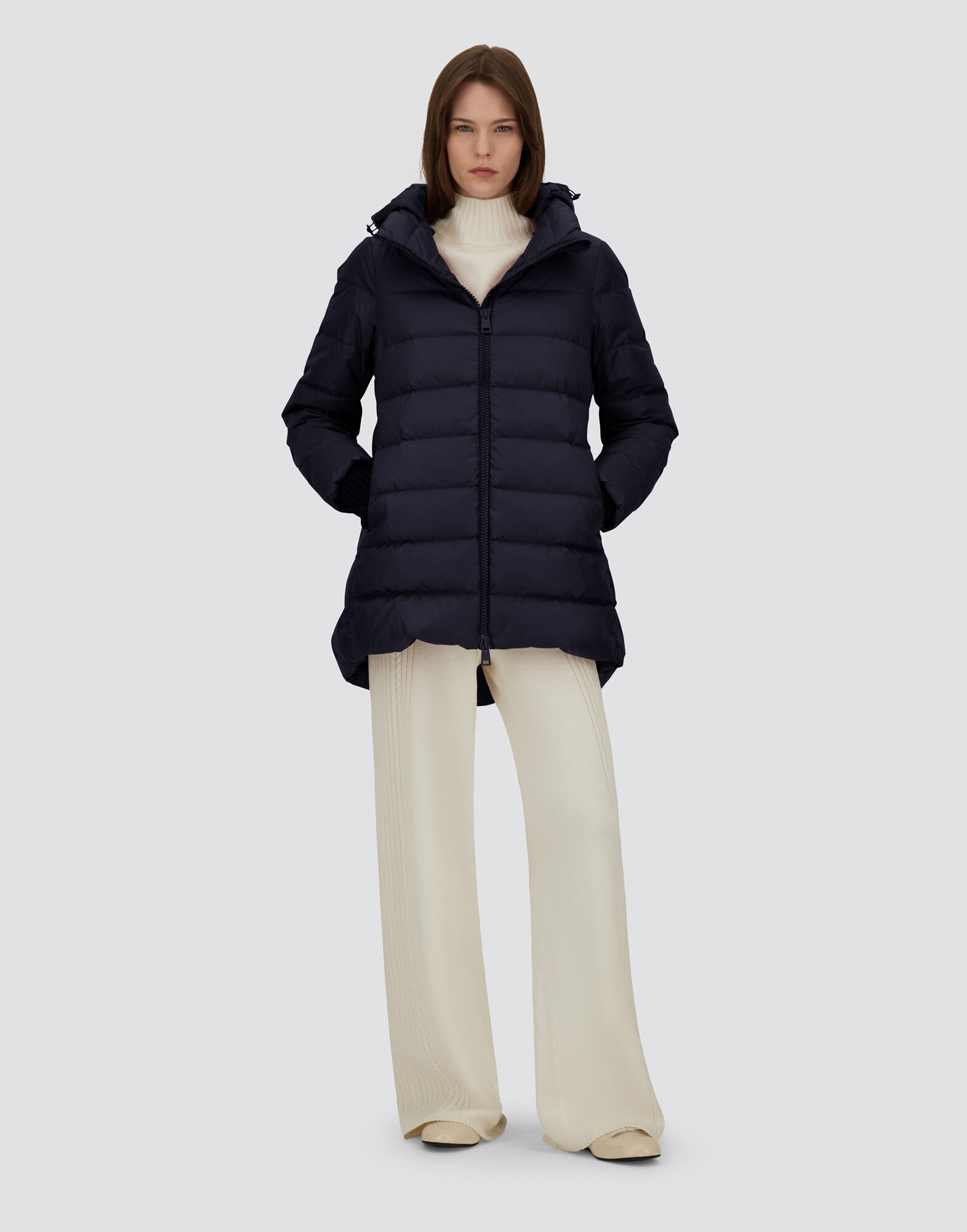 【新品】HERNO ダウンコートPI0660D 12004 POLAR-TECH A-SHAPE JACKET IN NYLON CHAMONIX in Navy Blue for Women | Herno®